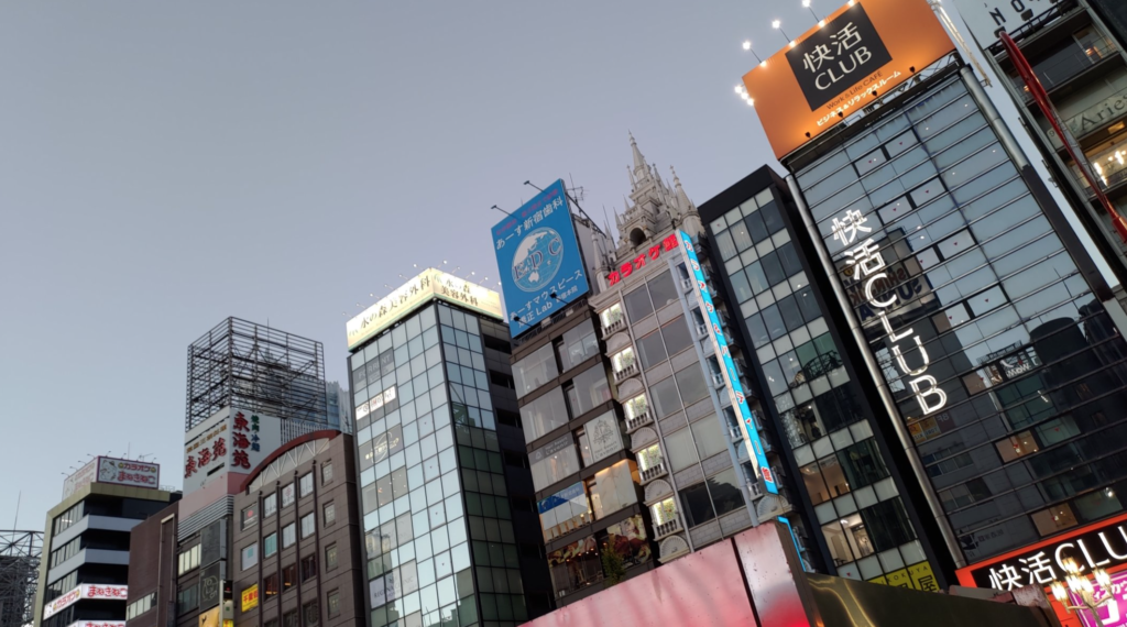 歌舞伎町一番街　ビル群